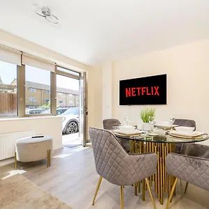  Apartment Prime Luxury, Heathrow, Freeparking, Wifi, Netflix