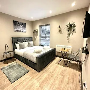  Bed & Breakfast West Drayton Stays - Warwick